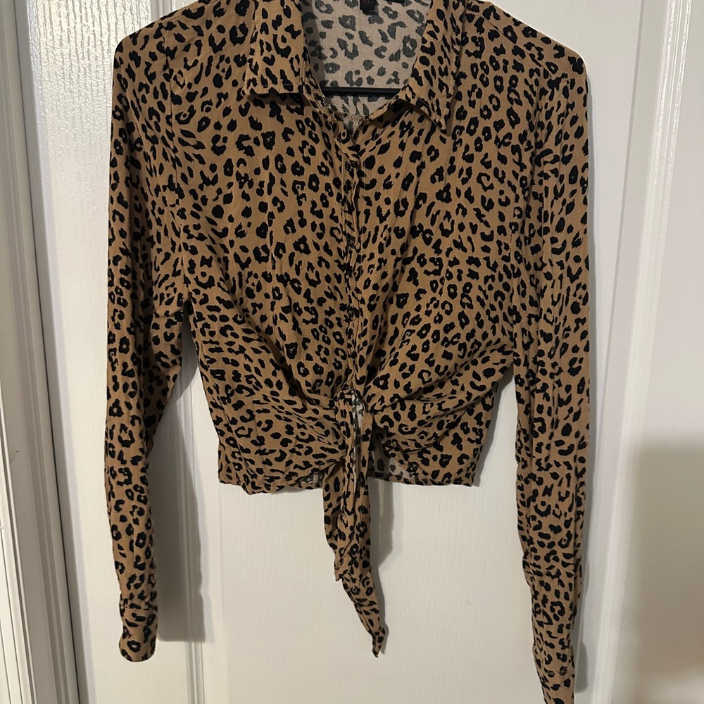 🐆Leopard Print Tie-Front Blouse - Picture 4 of 8